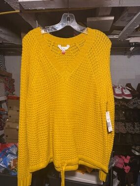 No Boundaries Women's V-Neck Chunky Knit Sweater - Mustard